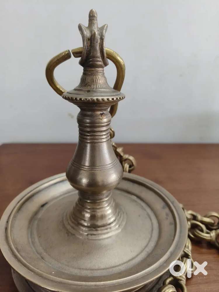 Antique Thookku vilakku, Hanging oil lamp