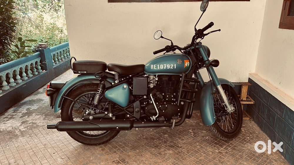 Royal Enfield Classic Signals Blur Airborn