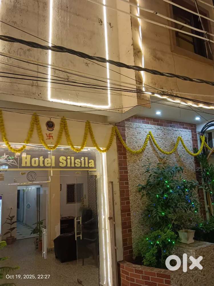 होटल वेटर सह रसोई सहायक