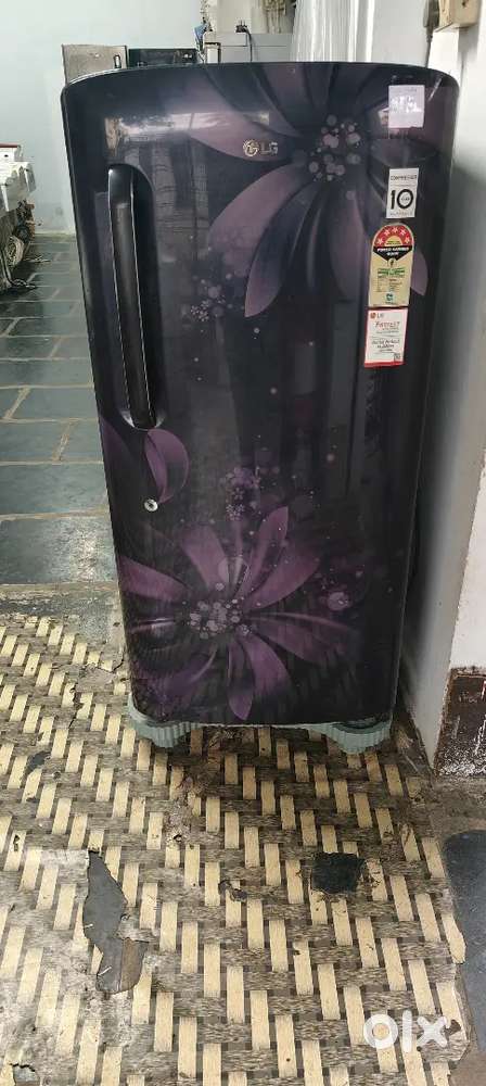 second hand used fridzes available in good working condition.