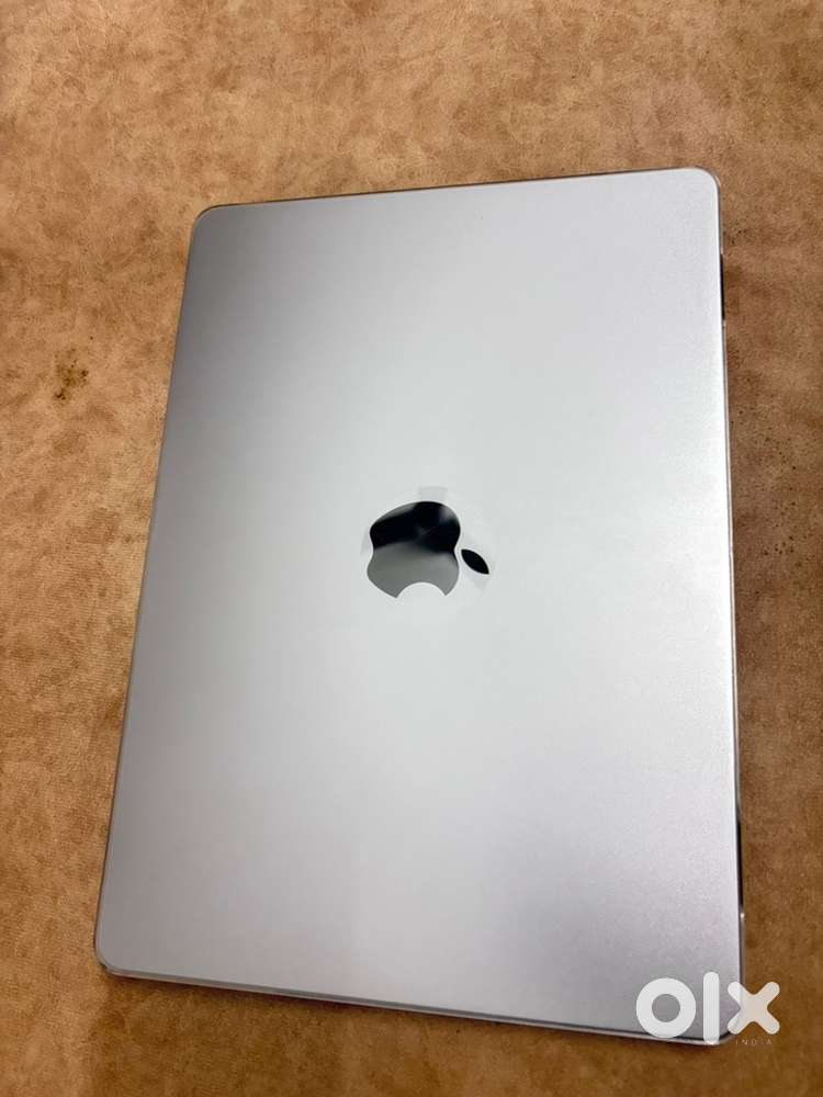 MacBook Air m2 2025 model 8 gb ram 256 gb storage