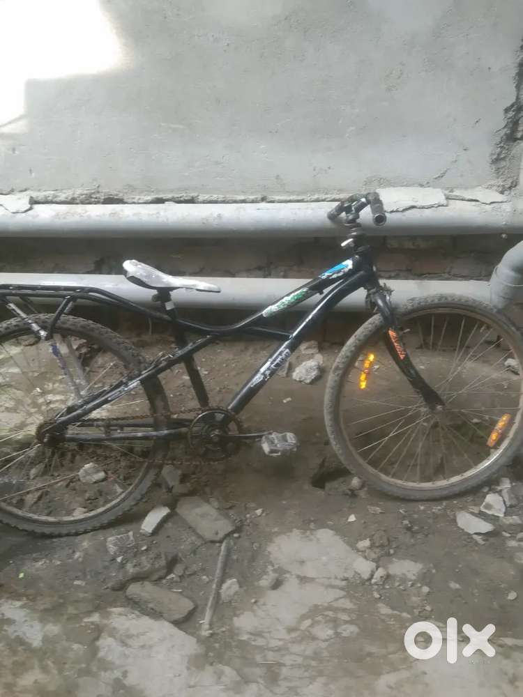 Cycle bechni hai