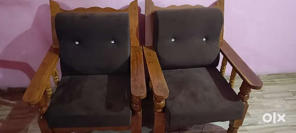 Sofa sale karna hai sagwan lakadi ka hai