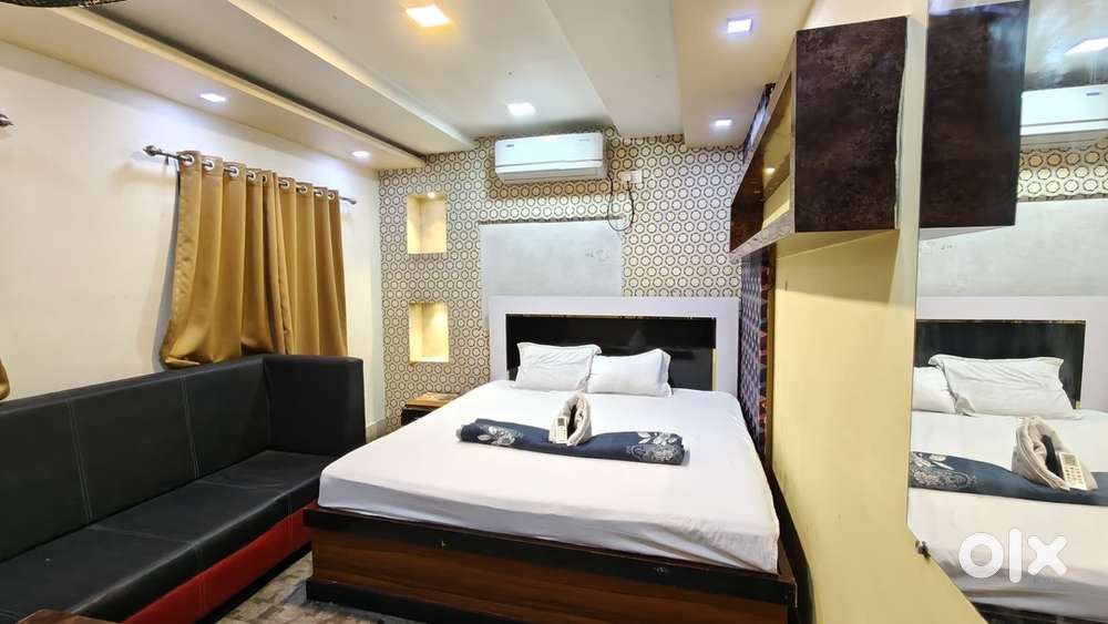 7 rooms guest house for rent chinar park