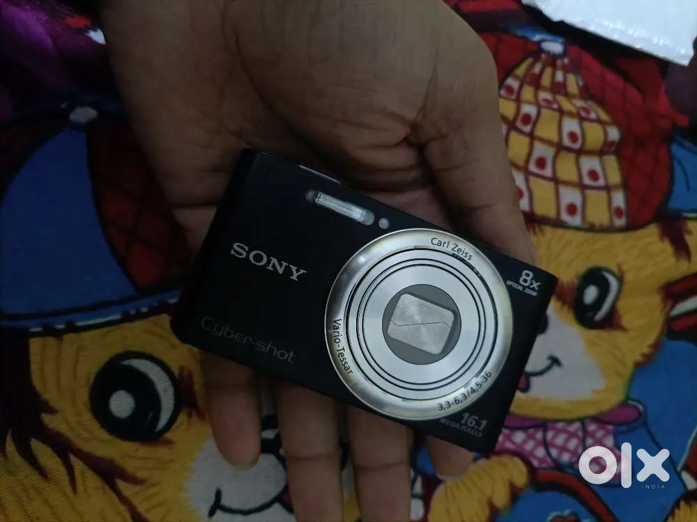 Sony cybershot camera 16.1 megapixel at new condition 8X optical zoom