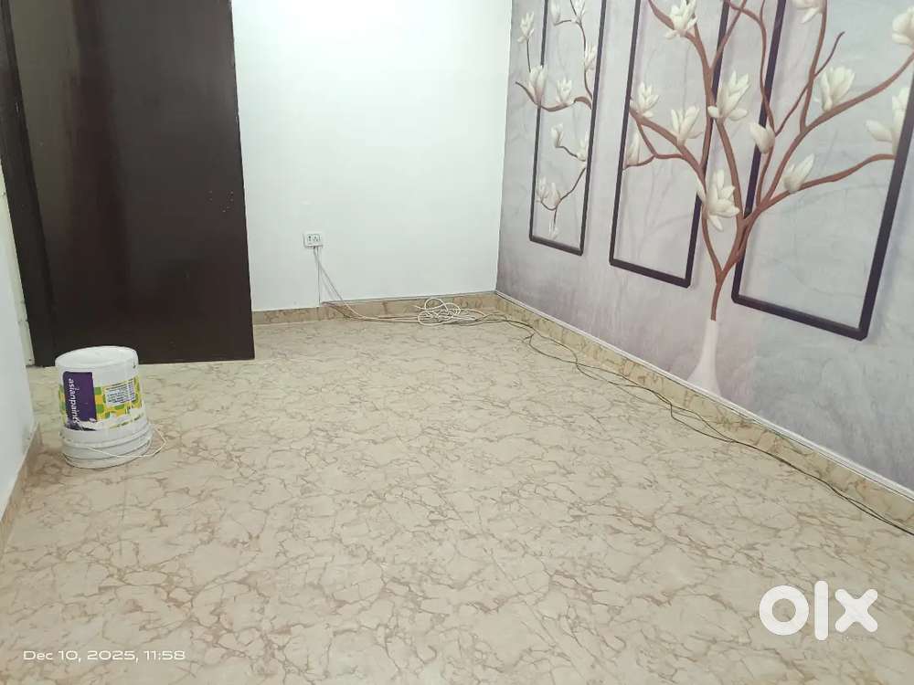 2 BHK 2nd floor main akshardham Temple road small flat for office use