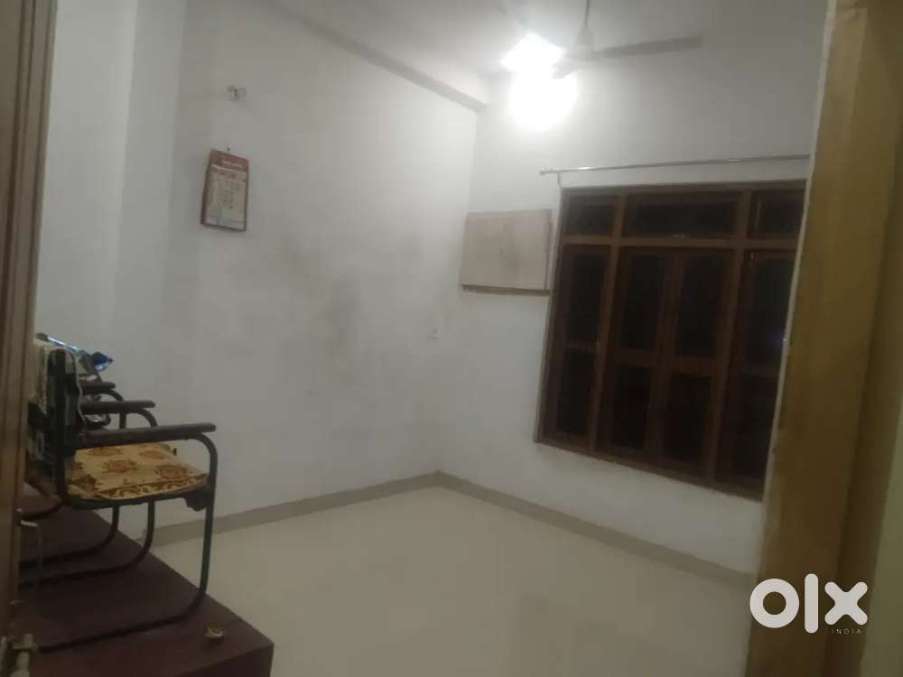 2 bhk room available for family