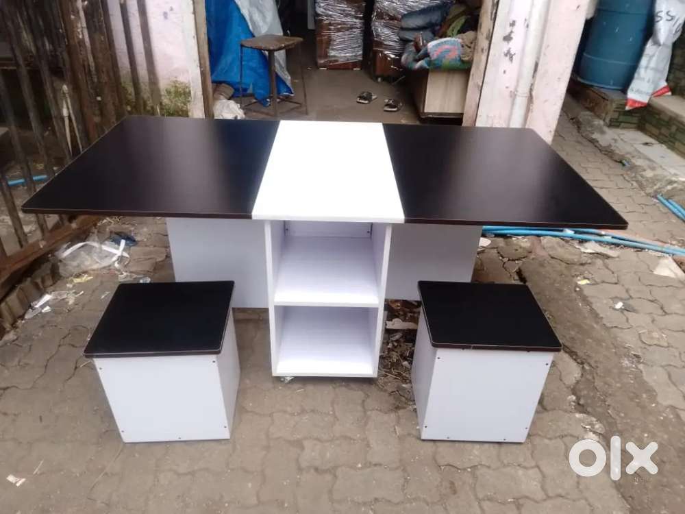 Foldable dinning table