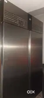Double door chiller