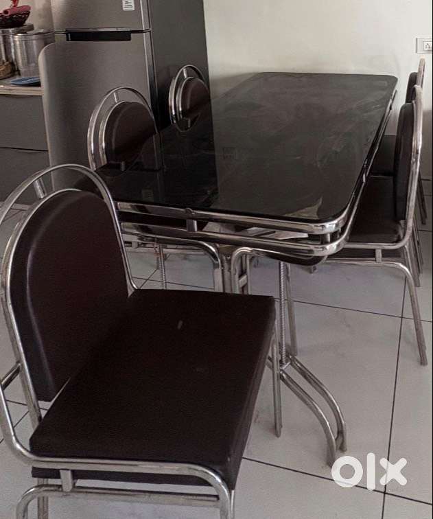 Dining table and 6 chairs