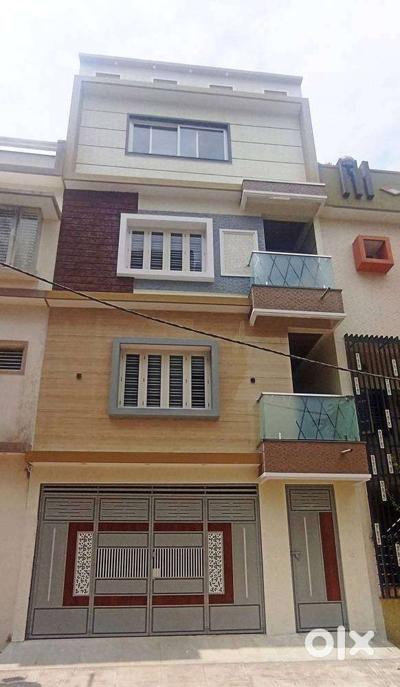 20x30 LIFT + EAST Facing GRAND 4BHK Triplex Villa @ 8th Phase,JP Nagar