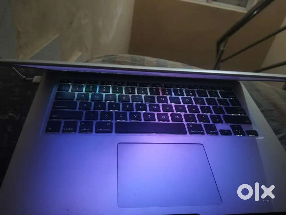 MACBOOK AIR 13 INCH EARLY 2015 WITH GOOD CONDITION