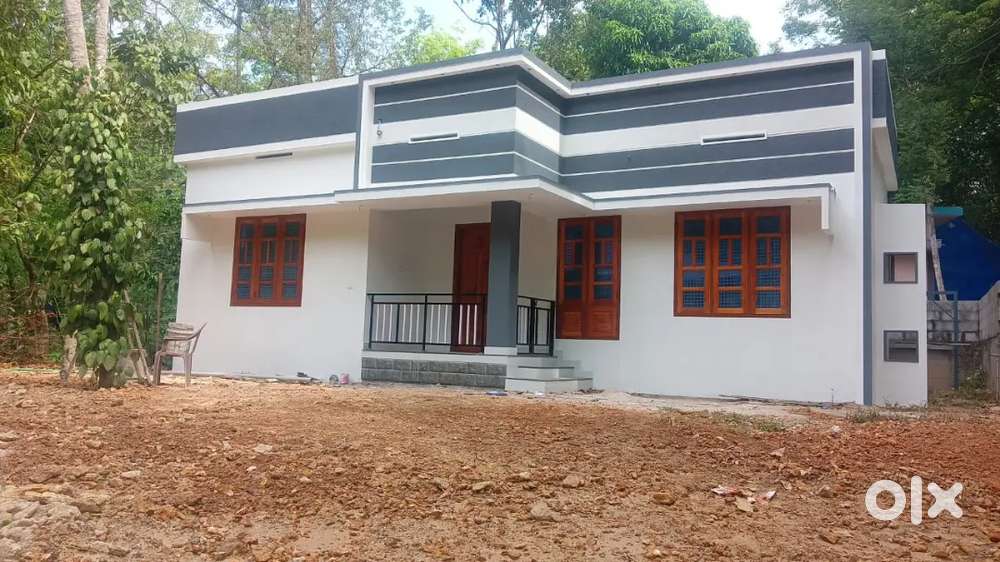 Urgent sale! 2BHK House on 7.9 cents plot- Great deal!