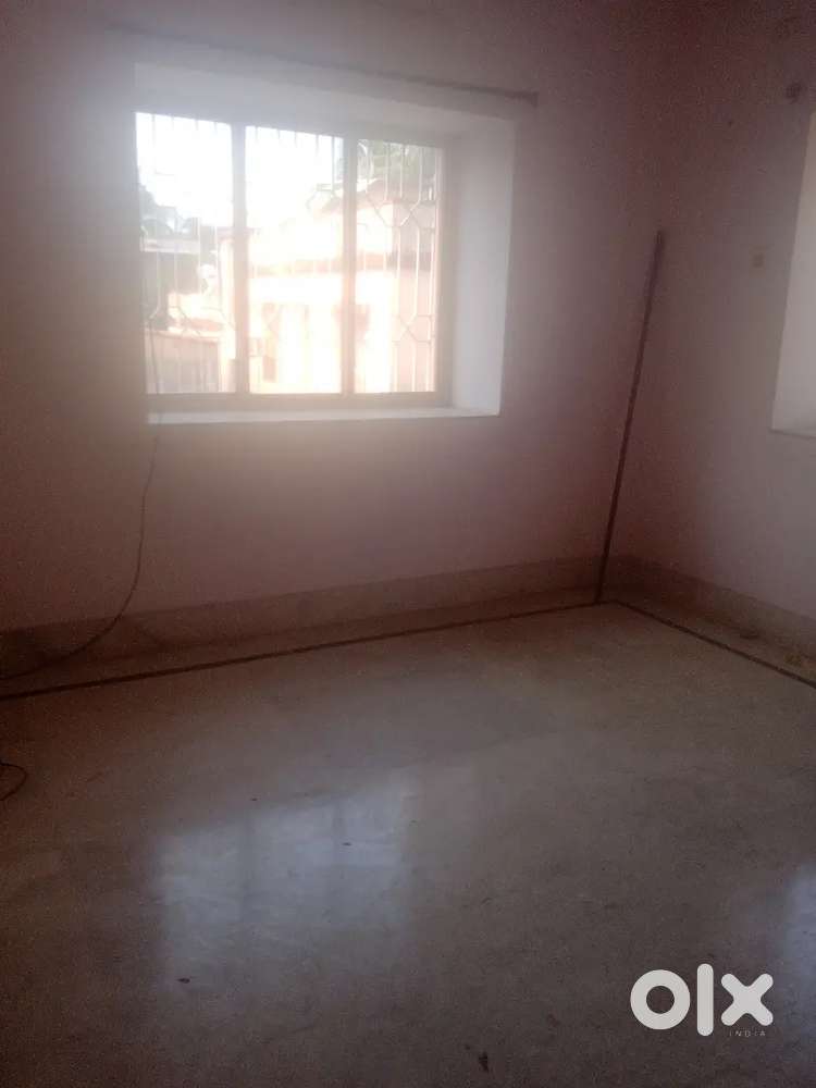 500Sqft 1bhk flat 1st floor near santoshpur mini bus stand rent @7500