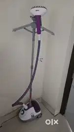 Standing steam iron