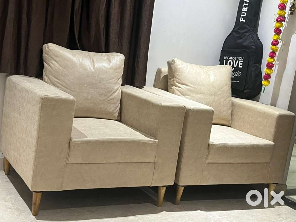Single ceater 2 sofas