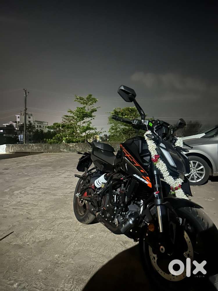 Duke 250 black