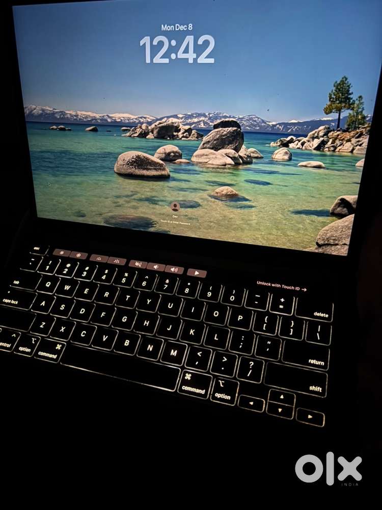 Macbook pro 2020 13 inch M1, 16gb RAM, 512gb Storage