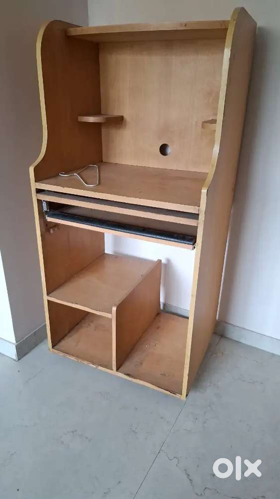 Computer table