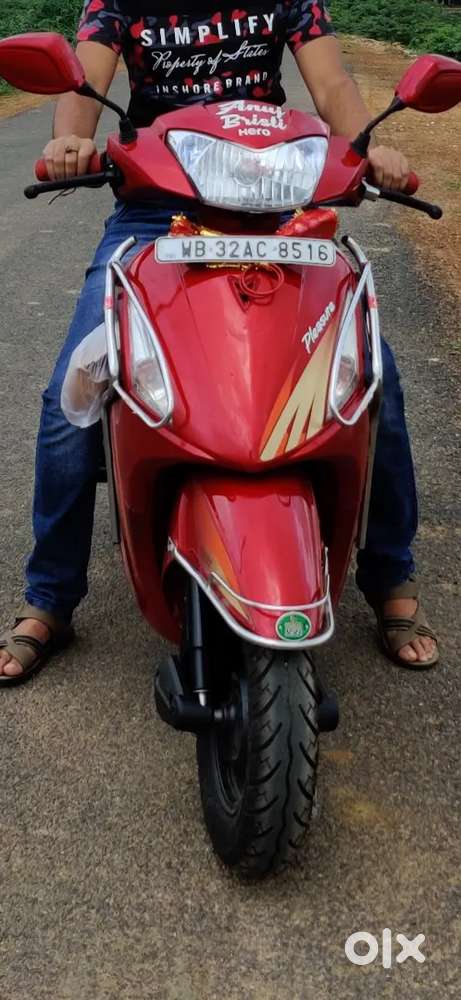 Sell almost new pleasure scooty
