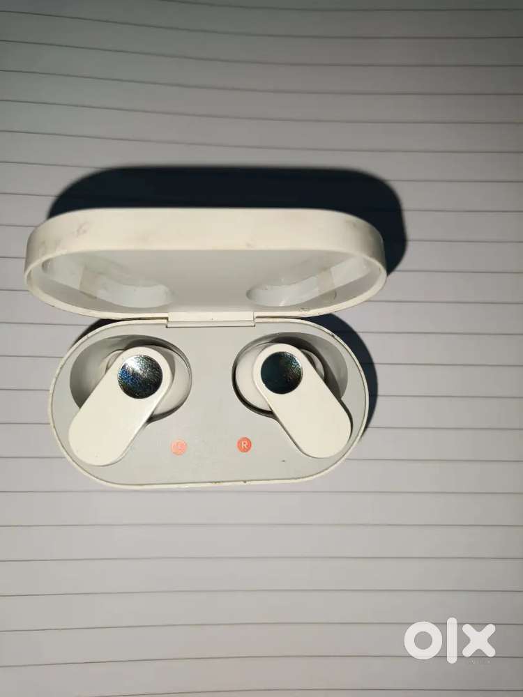 OnePlus Nord CE 2 earbuds