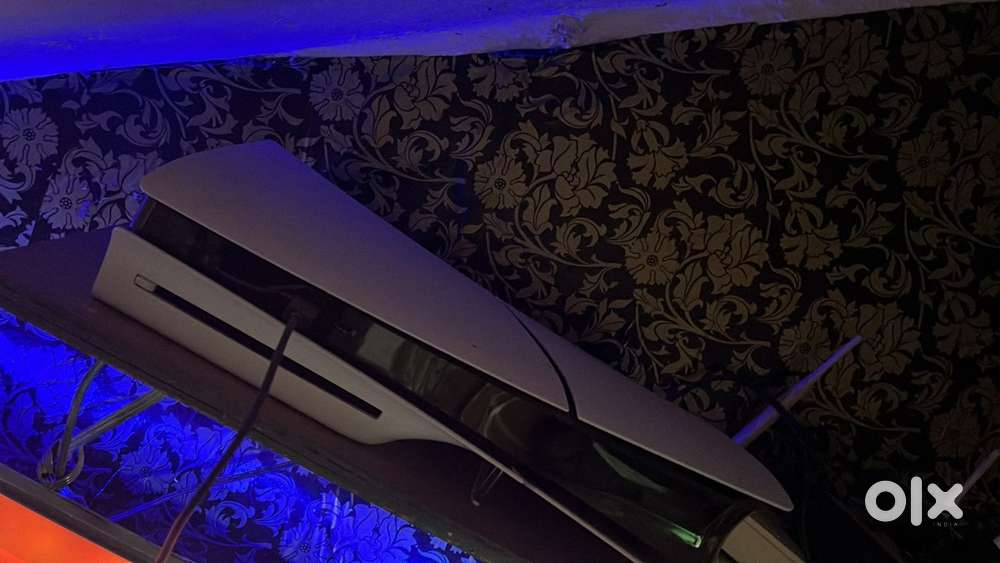 PS5 (1.5 Months Used) – Excellent Condition + Original Accessories