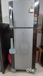Double door refrigerator