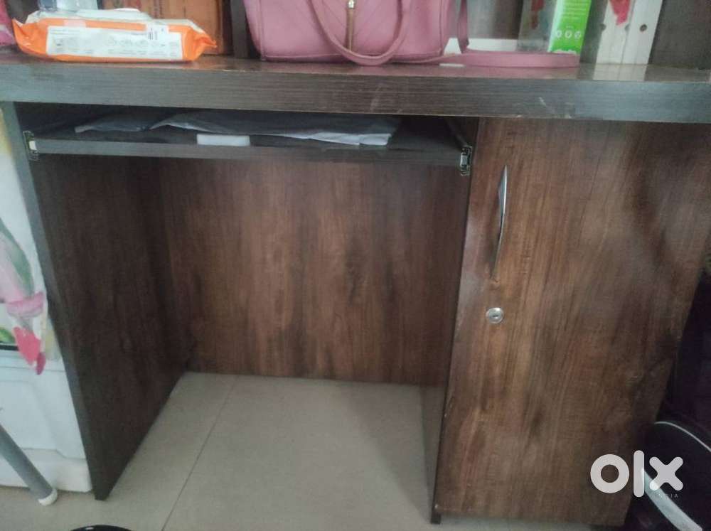 Computer Table with Book Shelf