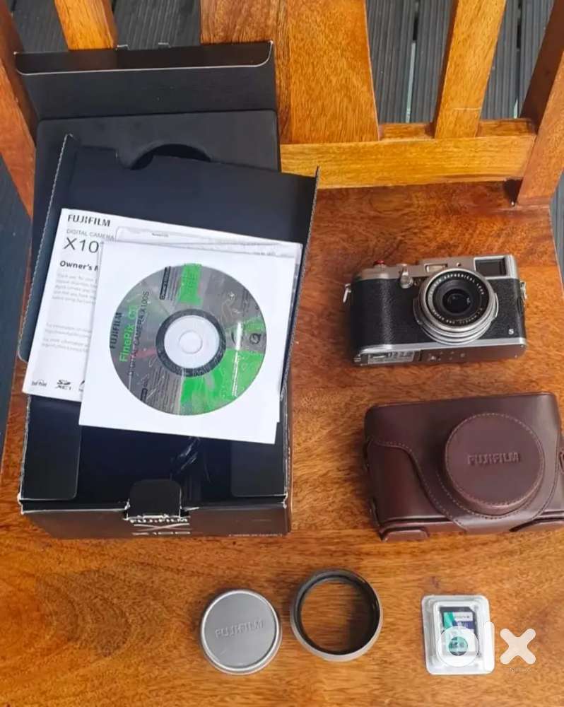 Fuji X100S Digital Camera + Leather Case +32gb Memory Card & Xtra Bat3