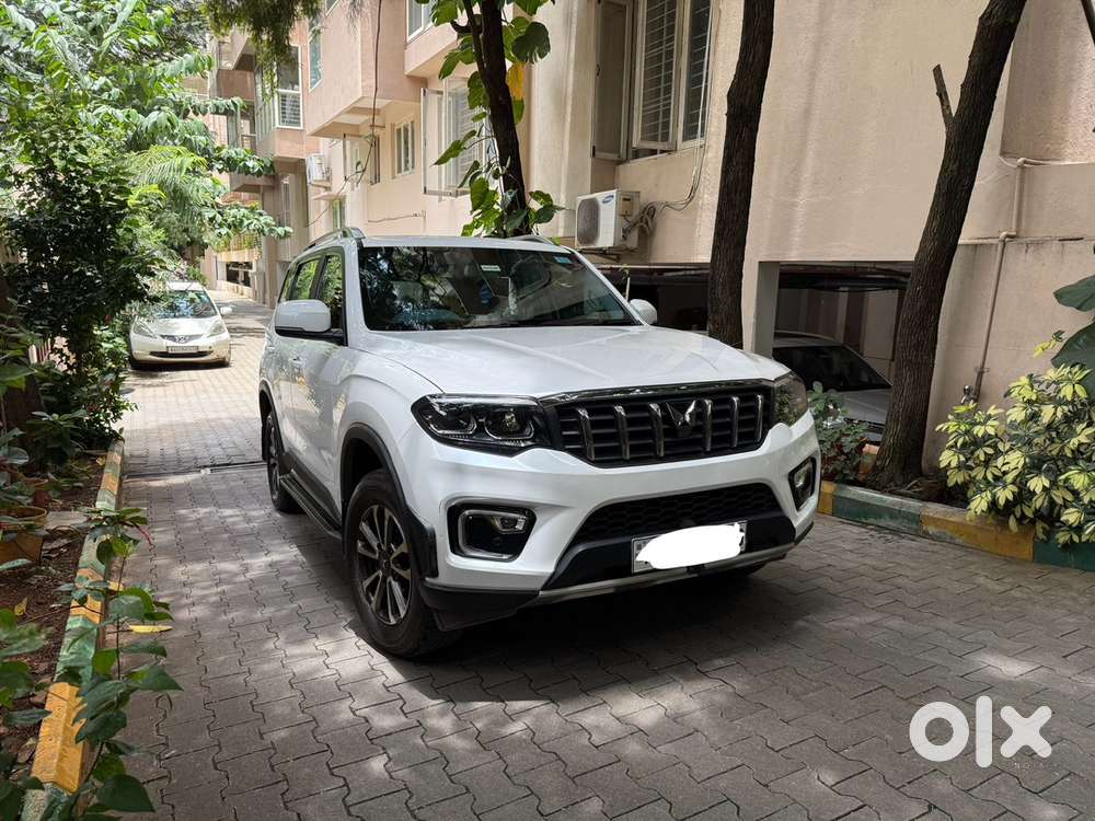Mahindra ScorpioN Z8S Petrol AT