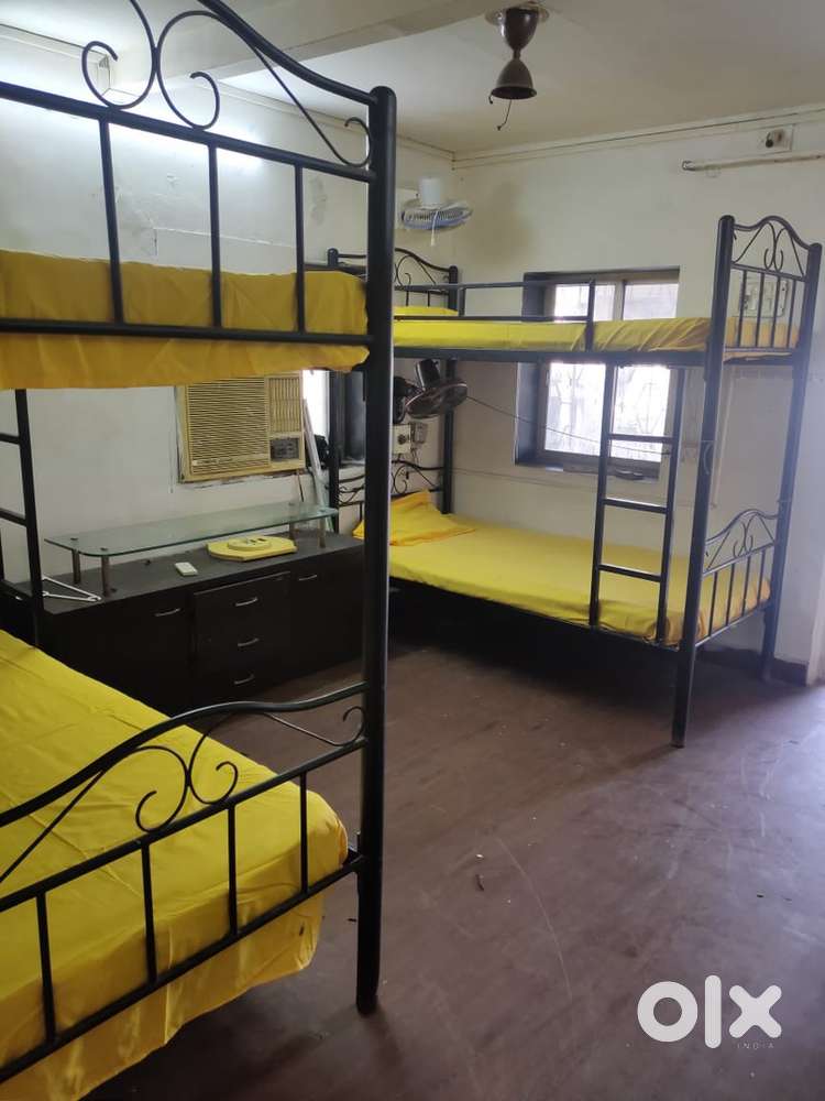 Boys pg Andheri West near railway station walking