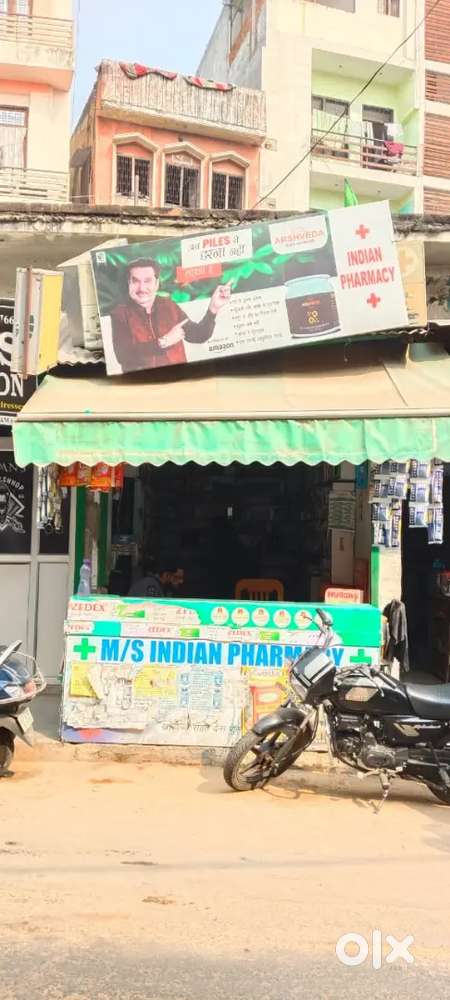 Medical store with furniture aur maal ke sath