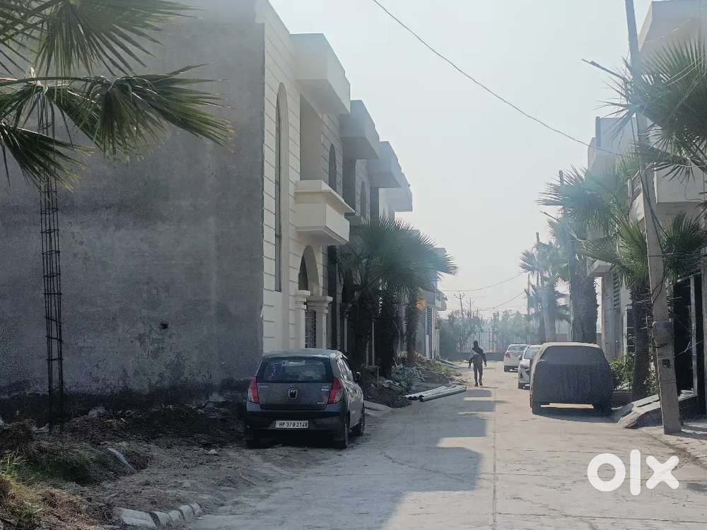 100 gaj plot only in 18 lacs