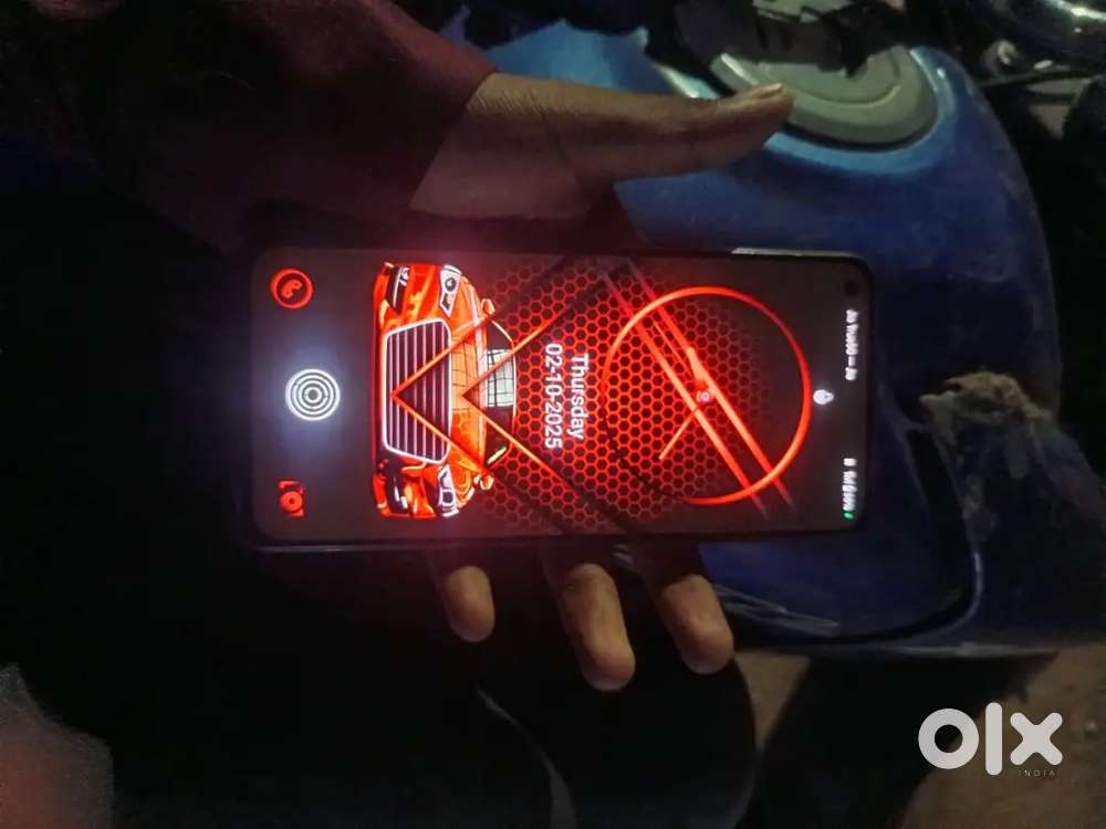 1 plus nord 2t 2.5 years old back panel broken good condition phone