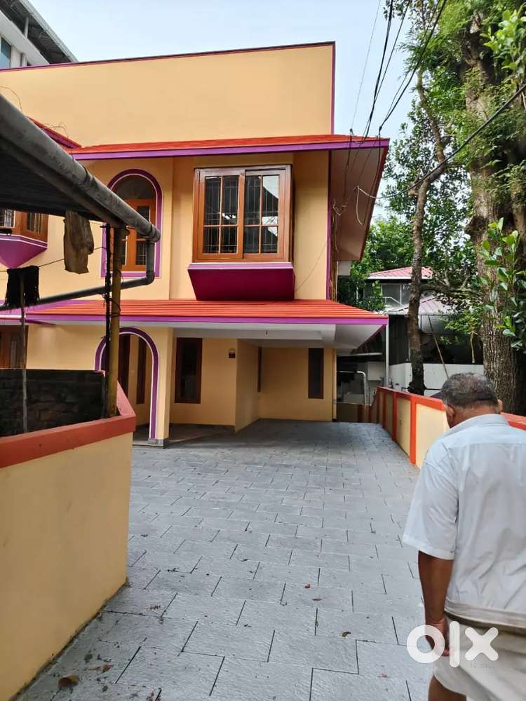 Food and accommodation for girls Peroorkada