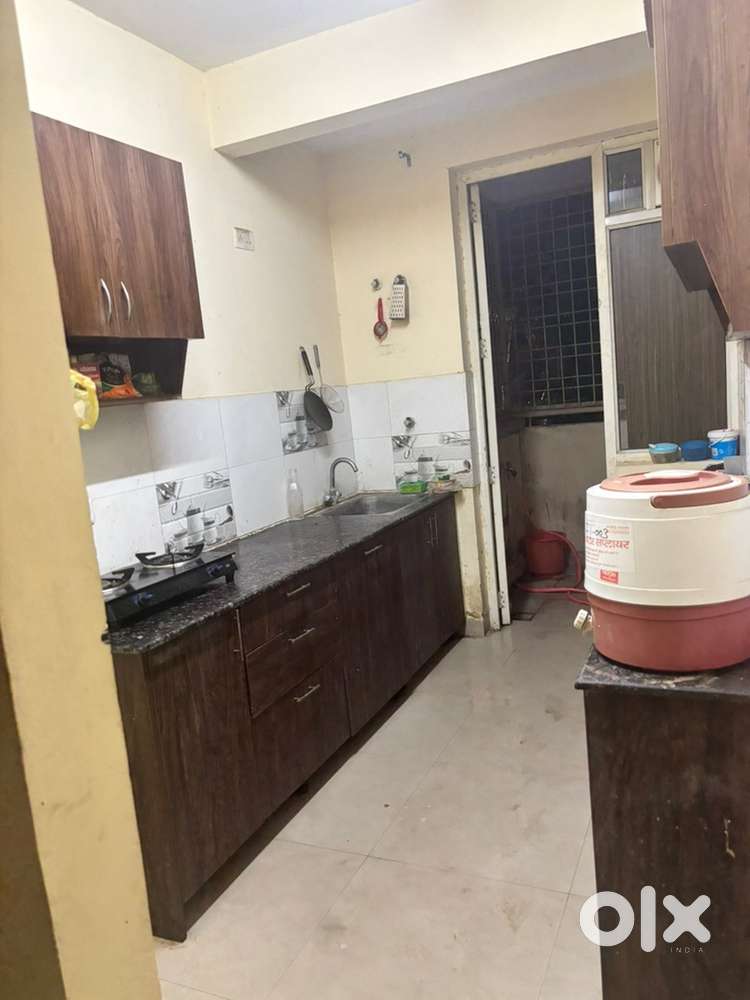 Fully furnished nothing to bring (need aflatmate )