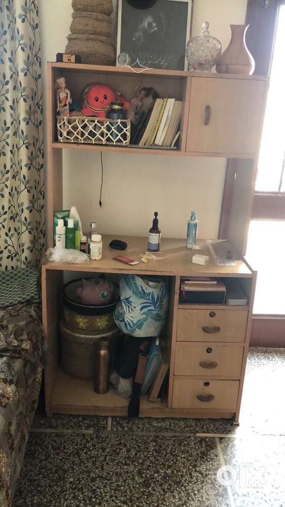 Computer table and 1 single bed 2500/-