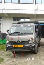 Tata Intra v10 well maintained car