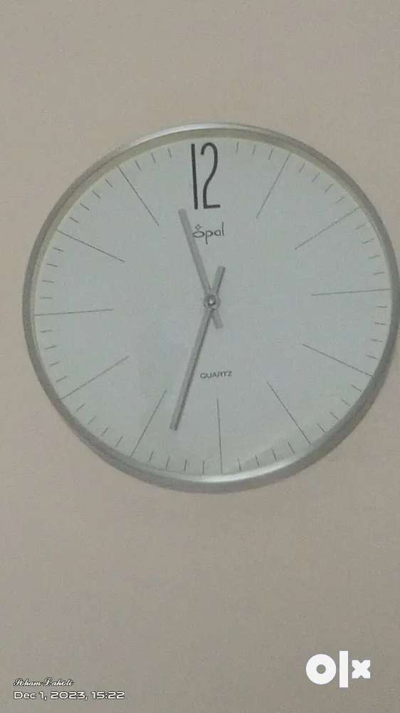 Opla wall clock