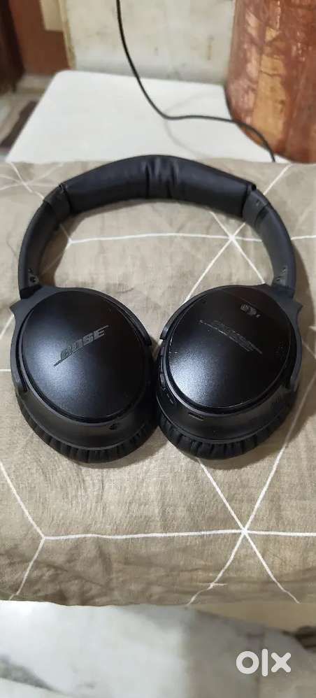 Bose qc 35 series 2 wireless headphone is good condition