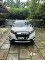 4 New tyre, touch screen, no replacement, no accident history