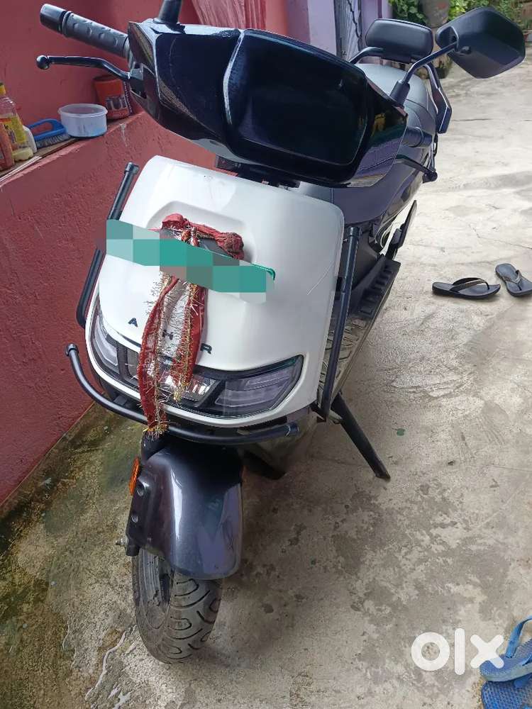 Ather Rizta Top model HR with 3.7 kWh Battery