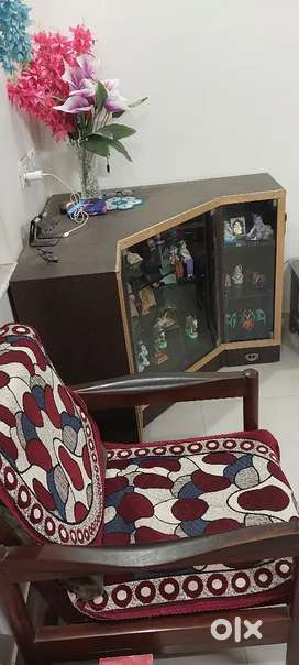 Corner Showcase
