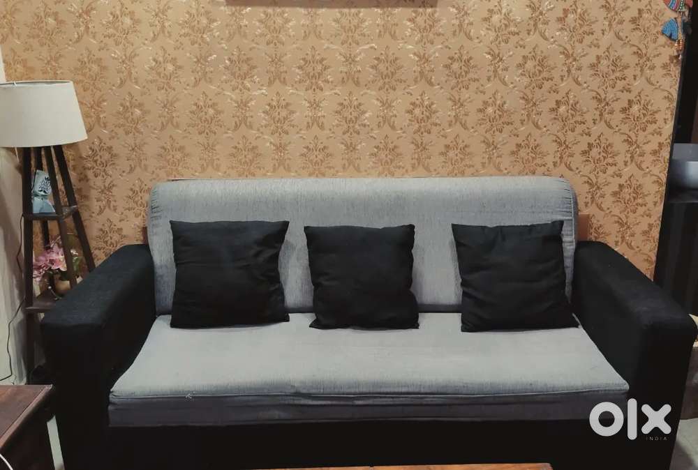 3 seater sofa with 3 cushion