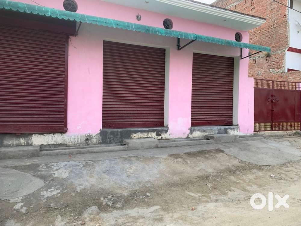 2 Shops available available near kargaina police choki badaun at 3000/