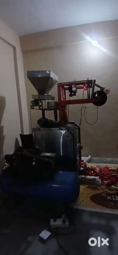 Urgent sale for neumatic pouch packing machine