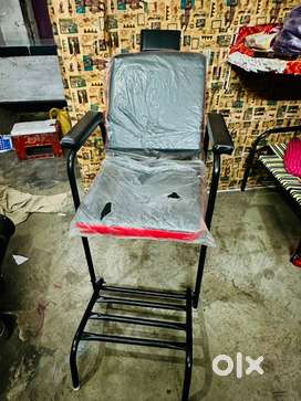 Salon cutting chair