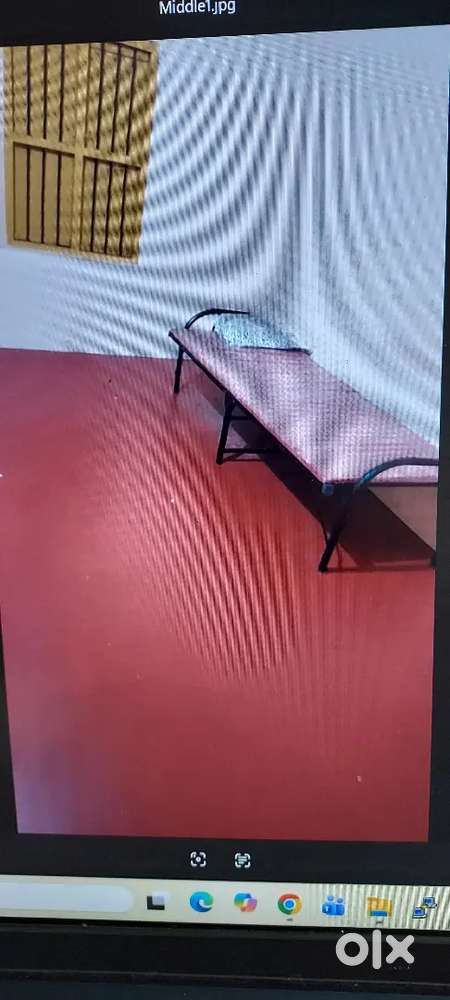 Single room with common toilet and bath for men