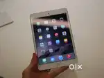 I pad mini   good condition no damage on screen and back