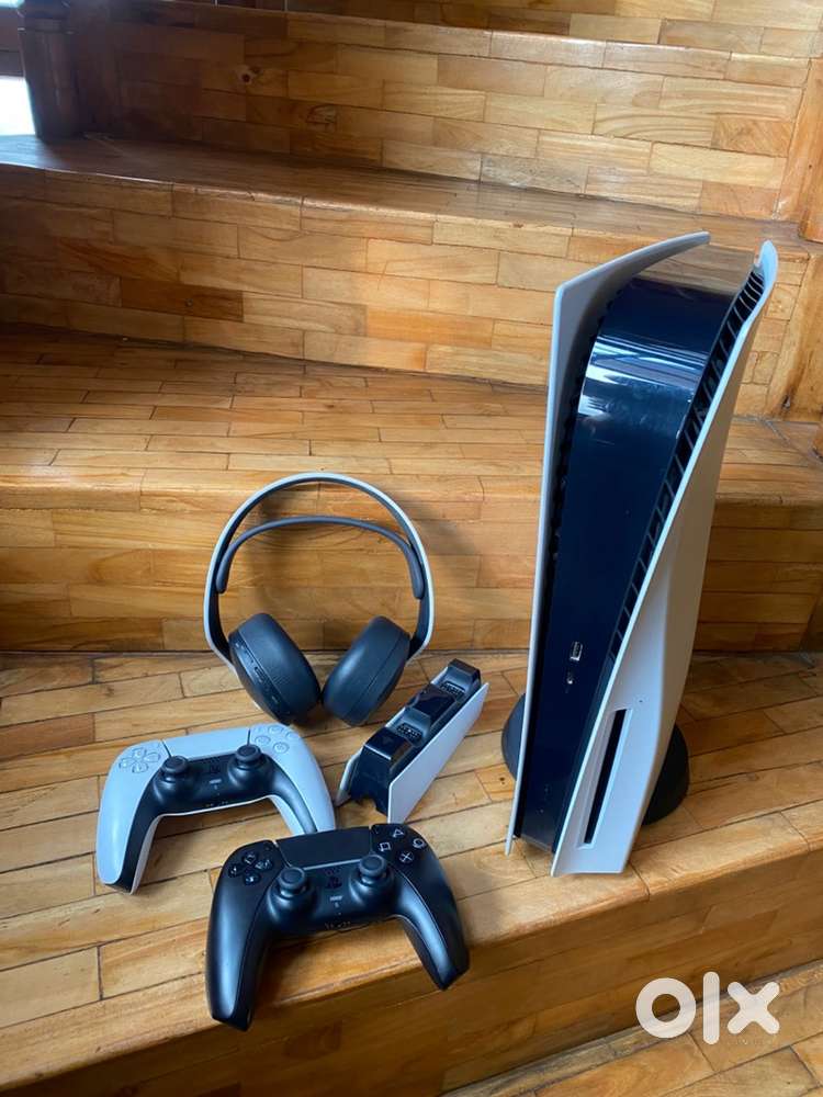 PS5 with geniune accesories